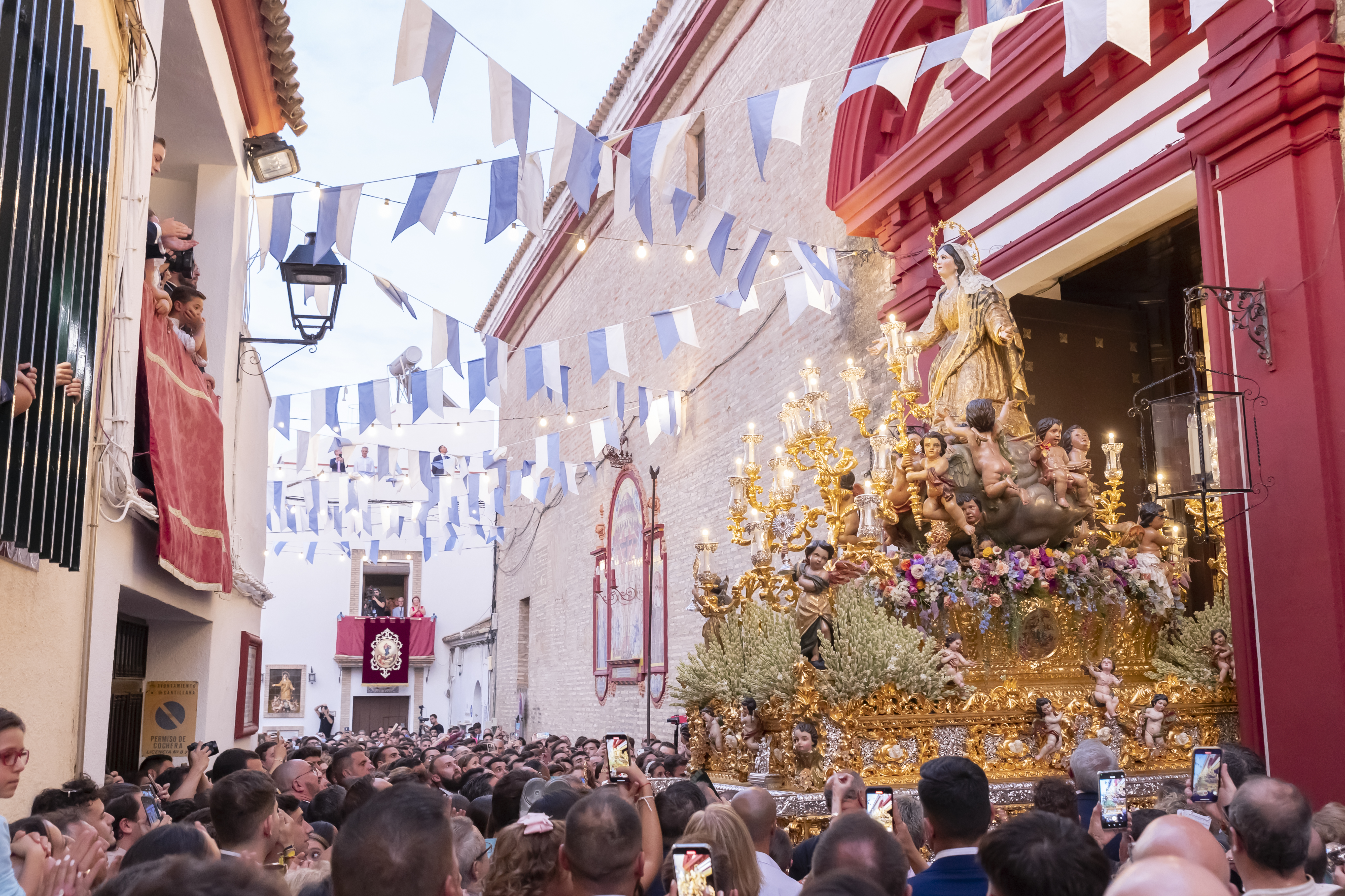 La Hermandad de la Asunción Gloriosa convoca a sus costaleros para la procesión triunfal del 75º aniversario del Dogma